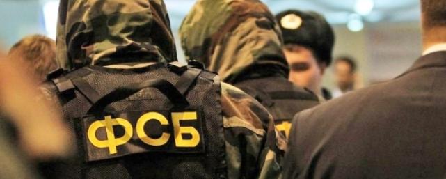 СМИ: Сотрудники ФСБ изымают документы в Эрмитаже