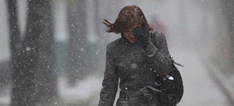 МЧС предупредило москвичей о мокром снеге и гололедице