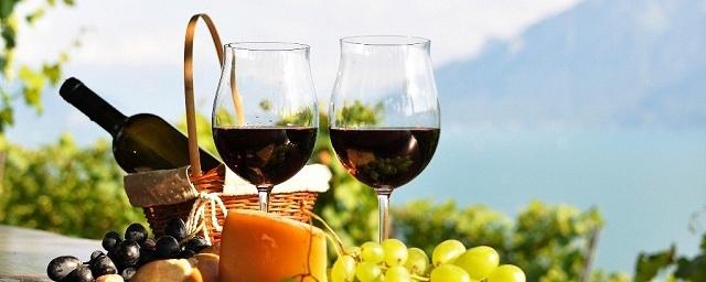 Ученые: Два бокала вина в день вызывают аритмию