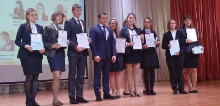 Лучшим иркутским школьникам вручили стипендии мэра