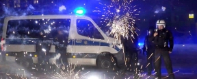Полиция Берлина задержала 230 участников беспорядков в новогоднюю ночь, провокаторы устраивали погромы по всей Германии