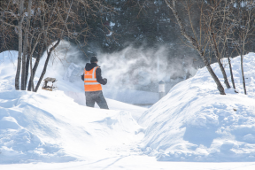 В Нарьян-Маре выпавший на выходных снег будут убирать целую неделю