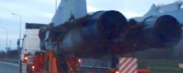 В Ростовской области сняли на видео транспортировку военного самолета