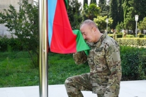 Ильхам Алиев поднял в бывшем Степанакерте флаг Азербайджана