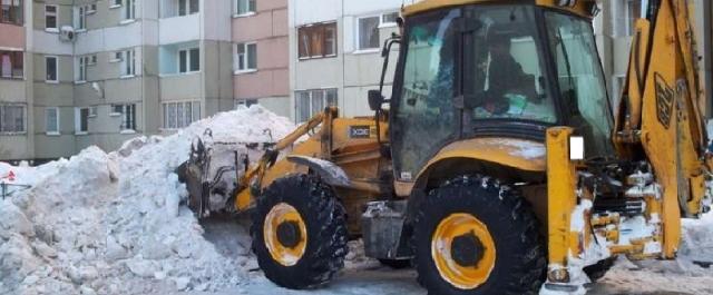 В Смоленске снег с улиц убирают более 40 единиц спецтехники