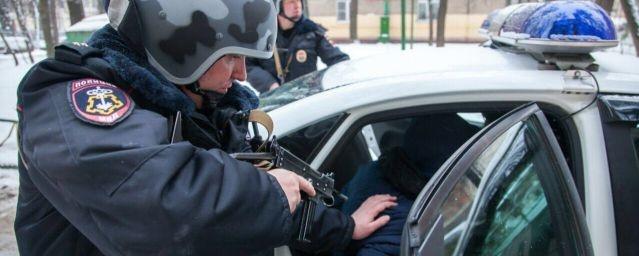 В Москве задержали мужчину, угрожавшего посетителям поликлиники ножом