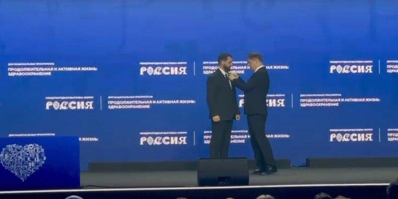 Министр здравоохранения РФ наградил самарского врача медалью Луки Крымского за работу в прифронтовом госпитале