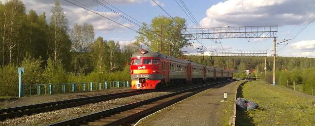 Поезд «Архангельск – Новороссийск» столкнулся с КАМАЗом