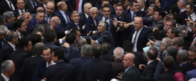 Турецкий парламент поддержал поправки о президентской форме правления