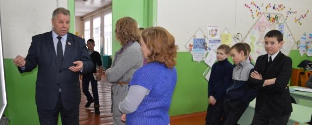 Павел Горчаков поможет Дуниловской школе Никольского района