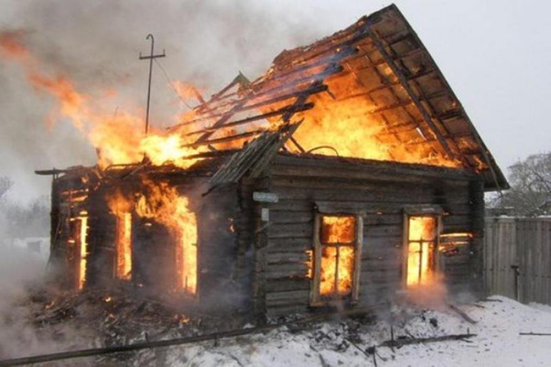 В Пермском крае сильный пожар уничтожил восемь дачных строений
