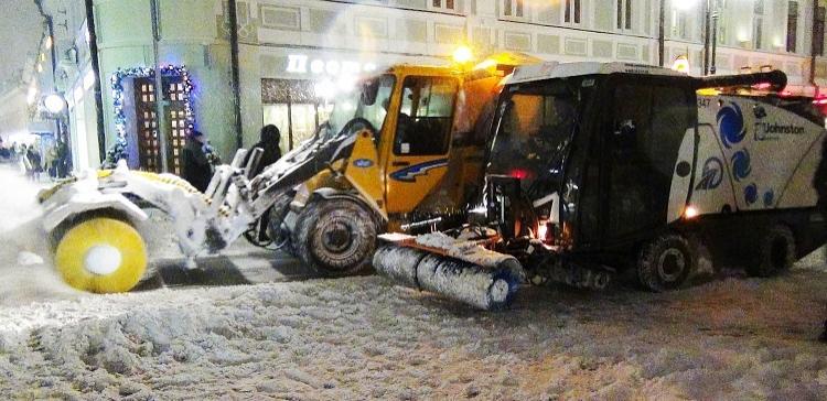 В уборке улиц и дорог Москвы задействованы 7,5 тысячи спецмашин