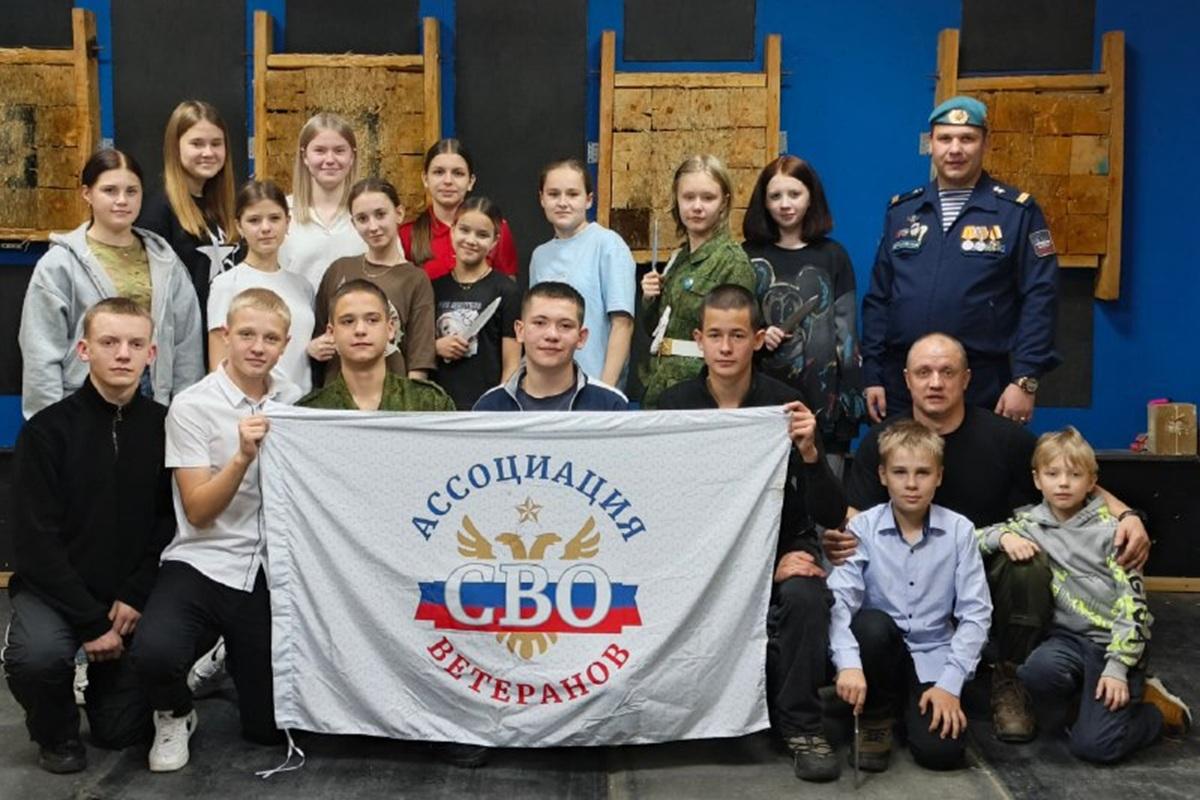 В Биробиджане для детей военнослужащих организовали встречу с ветеранами СВО