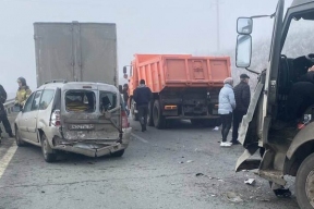 В Гагаринском районе Саратова в результате массовых ДТП столкнулось сразу 23 машины