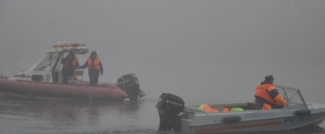 Спасатели эвакуировали плывущую по Енисею в лодке 6-летнюю девочку