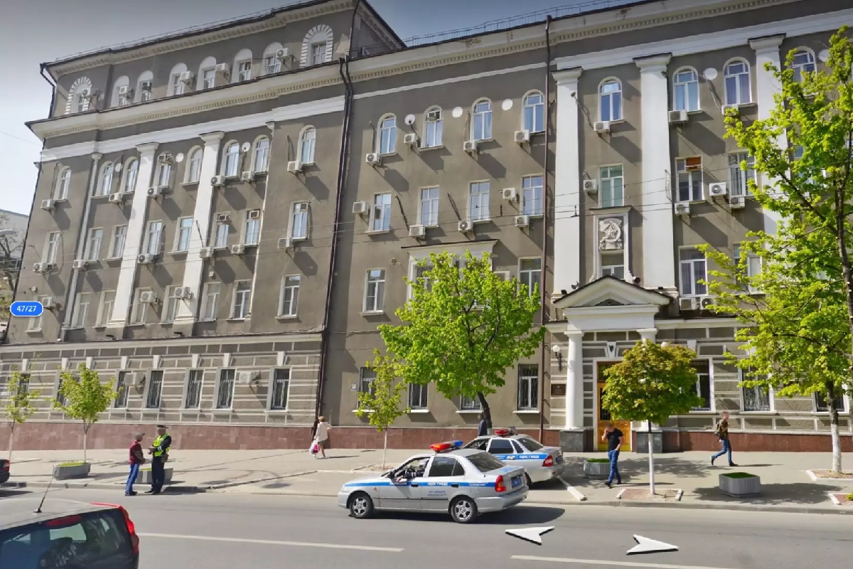 В Ростове объявили бессрочный запрет на парковку у здания ГУ МВД