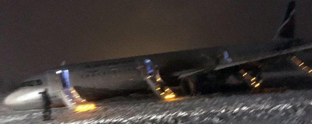 СМИ: В аэропорту Калининграда нет техники для эвакуации самолета А320