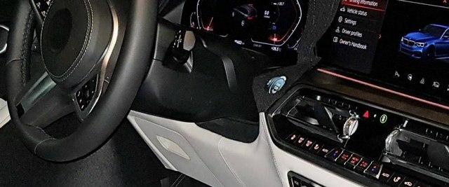 В Сети появились снимки интерьера BMW X7