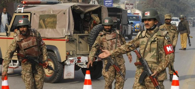 В Пакистане у здания суда произошла серия взрывов