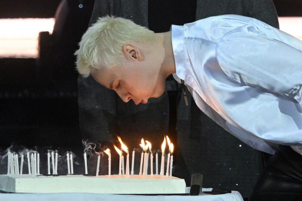 Тайны детства и микрофон в штанах: SHAMAN шокировал Кремль откровениями в день рождения