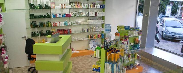 На Алтае сотрудницы аптеки с освежителем издевались над пенсионером