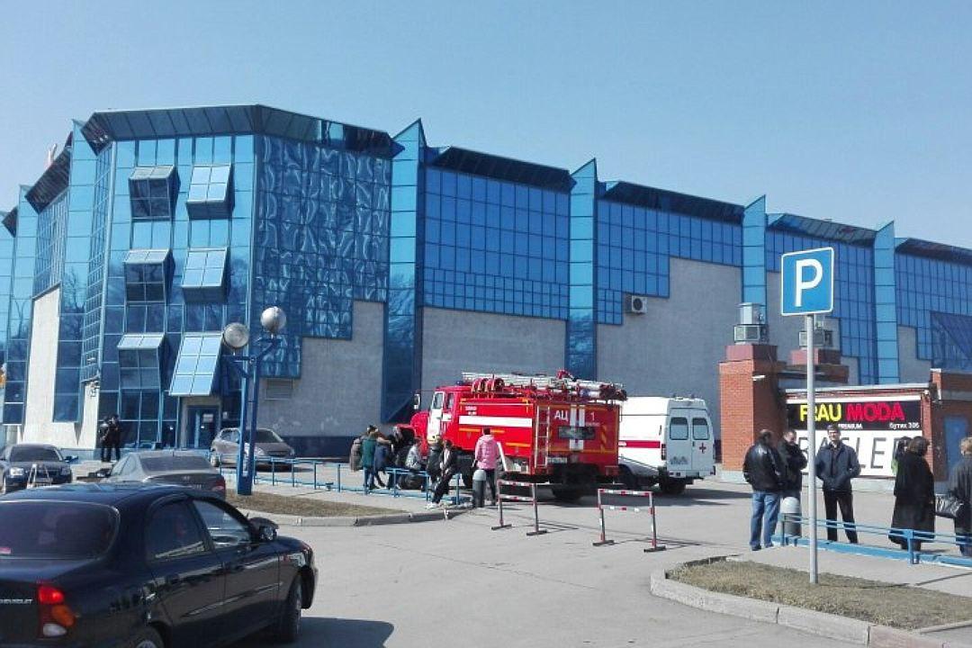 В Кемерове из-за подозрительной сумки оцепили торговый центр