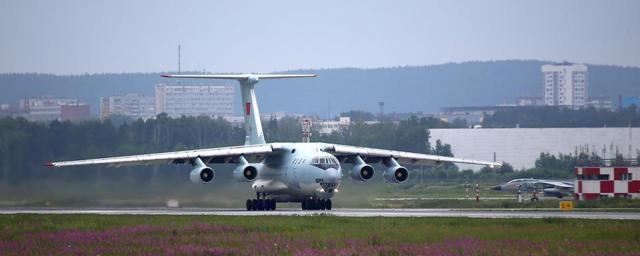 В Кольцово приземлились военные самолеты из Китая