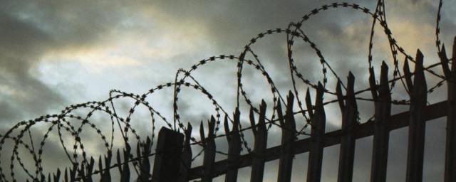 СМИ обнародовали запись пыток заключенного сотрудниками колонии