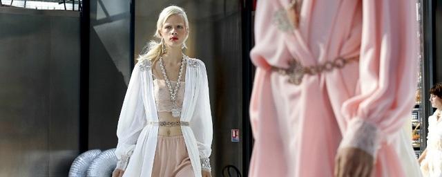 Модный дом Chanel представил новую коллекцию на Неделе моды в Париже