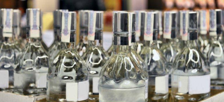 Минимальную розничную цену на водку повысят до 205 рублей