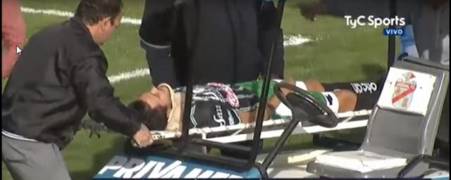 В Аргентине арбитр матча спас жизнь потерявшему сознание футболисту