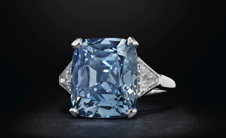В Нью-Йорке на аукционе голубой бриллиант продали за $18,3 млн