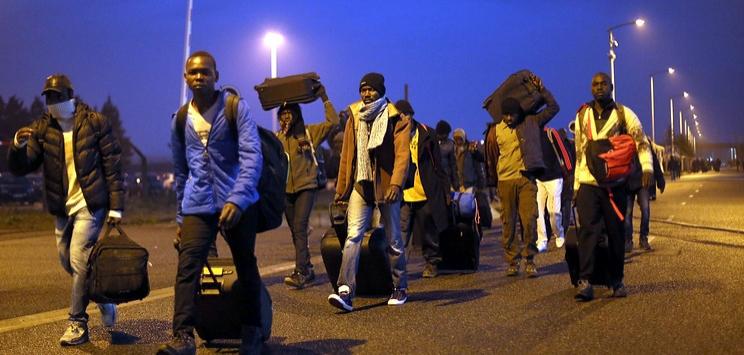 Во французском Кале началось выселение мигрантов из палаточного лагеря