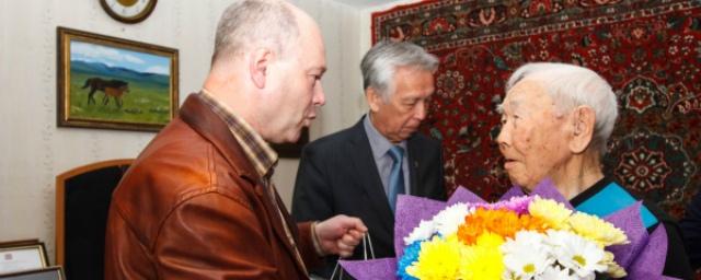 Мэр Улан-Удэ 25 мая поздравил ветерана ВОВ с 95-летним юбилеем