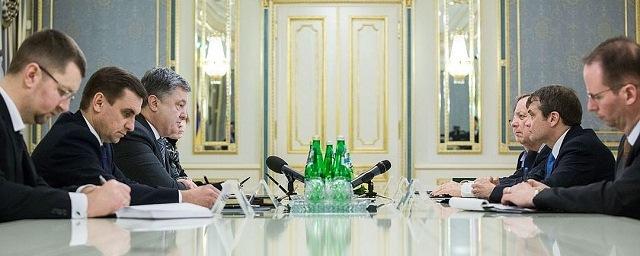 Порошенко обсудил ситуацию в Донбассе с двумя чиновниками США