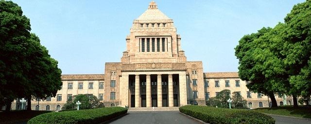 Парламент Японии одобрил законопроект об отречении императора Акитихо