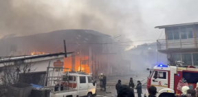 В Сочи загорелся склад на площади в 1500 квадратных метров
