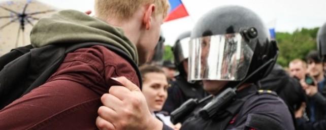 В Петербурге открыли дело после нападения на полицейского на митинге