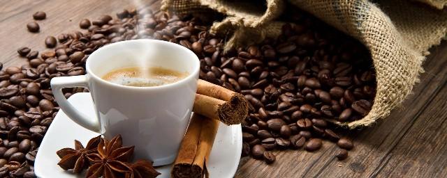 Ученые: Употребление кофе влияет на размер женской груди