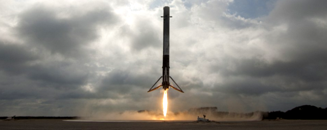 Опубликовано видео приземления первой ступени ракеты-носителя Falcon 9