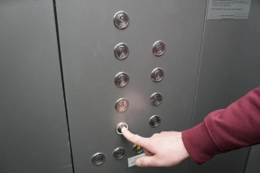В Алчевске начали работать шесть новых лифтов в многоэтажках