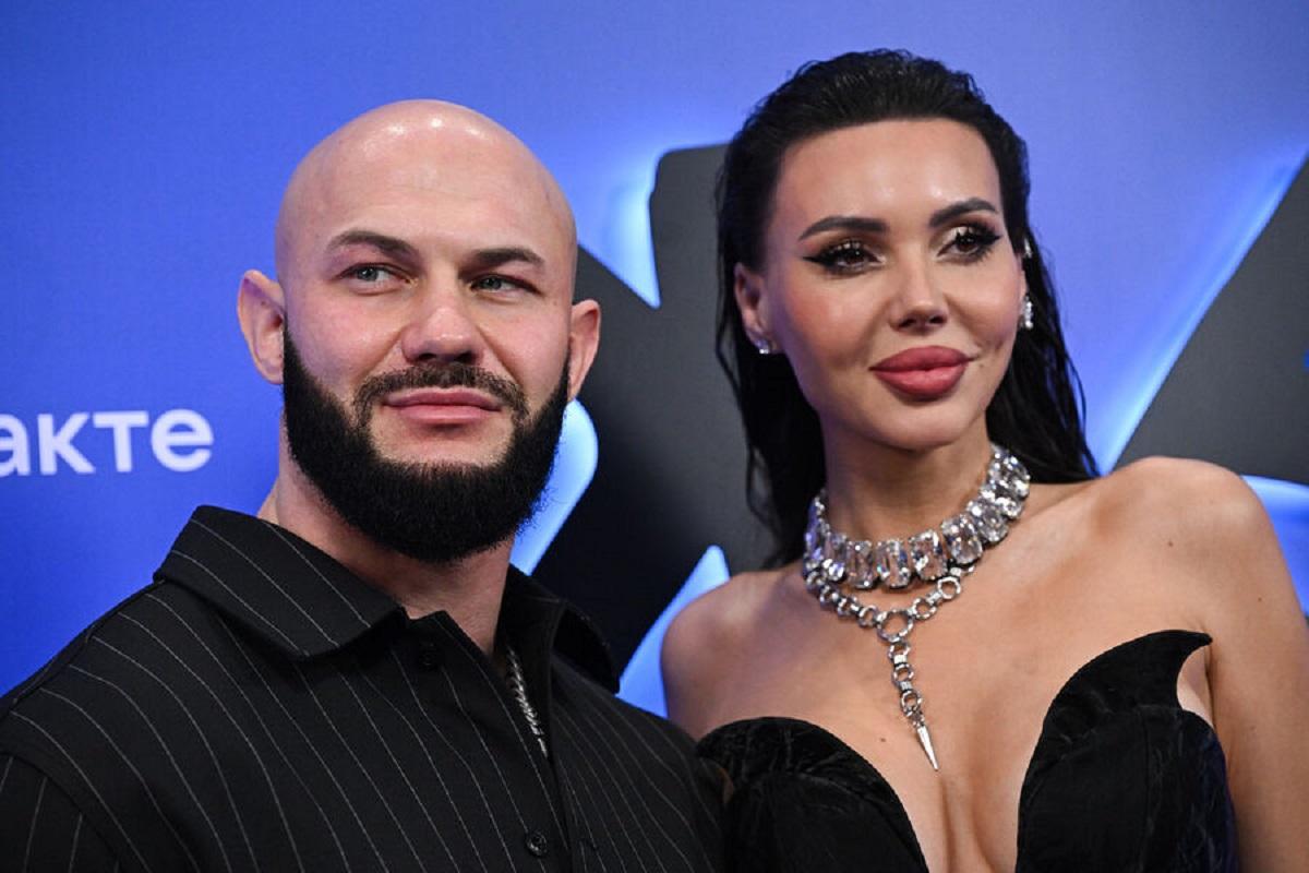 Реву в подушку: Оксана Самойлова поделилась переживаниями из-за развода