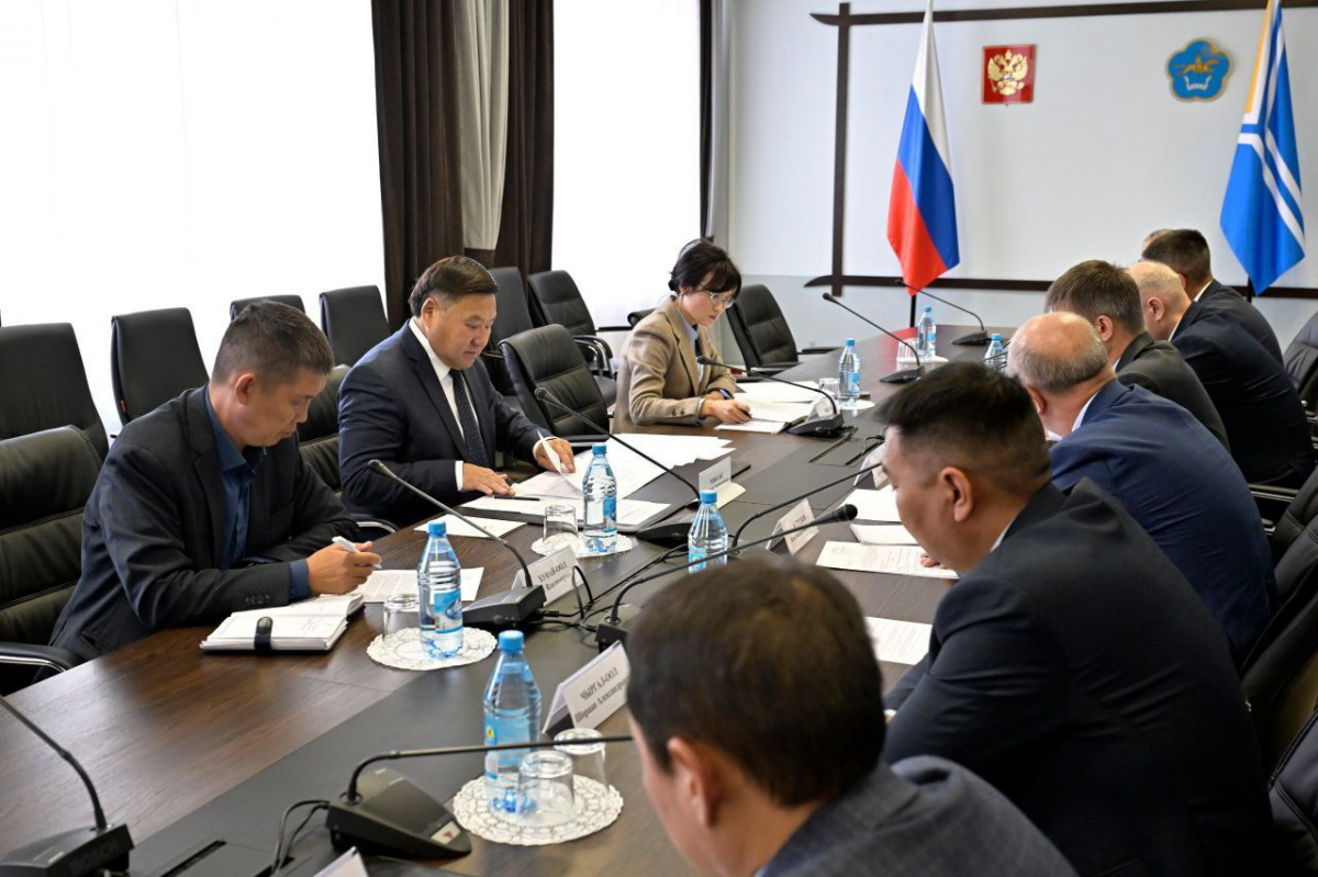 Глава Тувы Владислав Ховалыг обсудил с руководителями таможенной службы развитие внешнеэкономической деятельности в республике