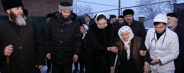 Кадыров подарил долгожительнице из Азербайджана дом в Грозном