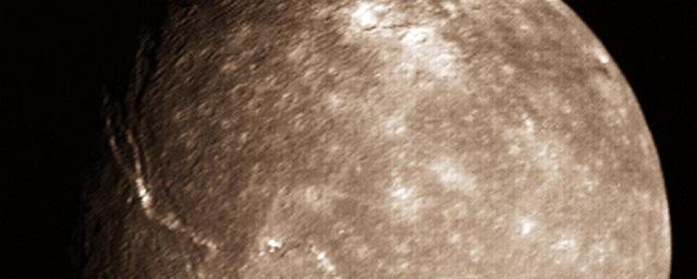 Ученые обнаружили на спутнике Урана похожий на алмаз лед
