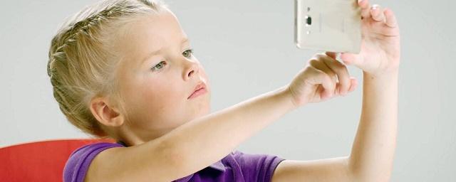Ученые: Первый смартфон ребенку стоит покупать в 8-10 лет