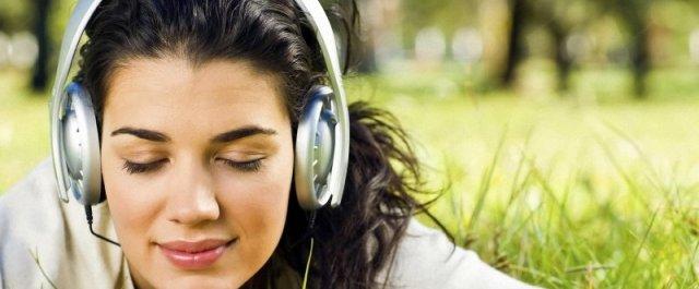 Медики: Любимая музыка поможет бороться с бессонницей