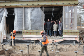 Михаил Собакин проверил ход реконструкции мемориального музея в Чехове