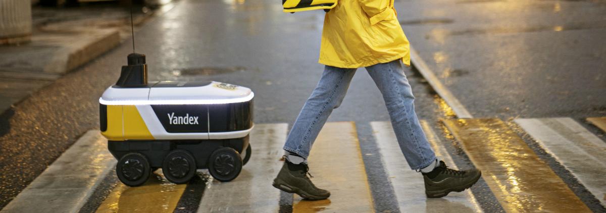 Робот-доставщик начал доставлять заказы пользователям «Яндекс.Еды»
