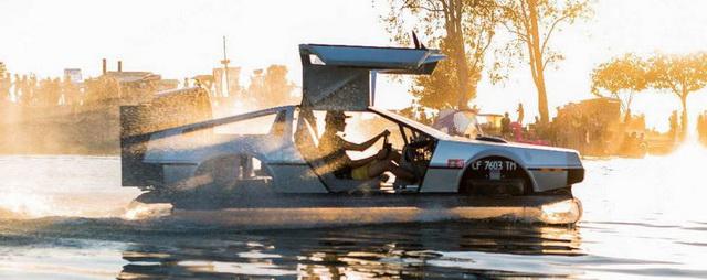 Плавающий DeLorean-амфибию из пенополистирола продают за $45 тысяч